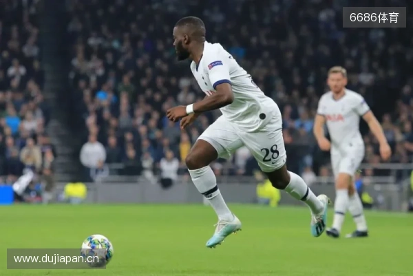 记者：乔纳森-戴维未来存疑，拜仁和热刺已了解球员离队条件