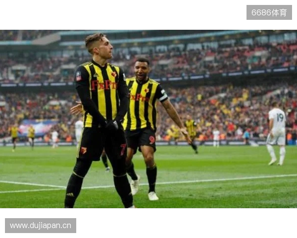 世体:巴萨不想让贝尔纳尔重蹈覆辙;球员团队冬窗会做评估